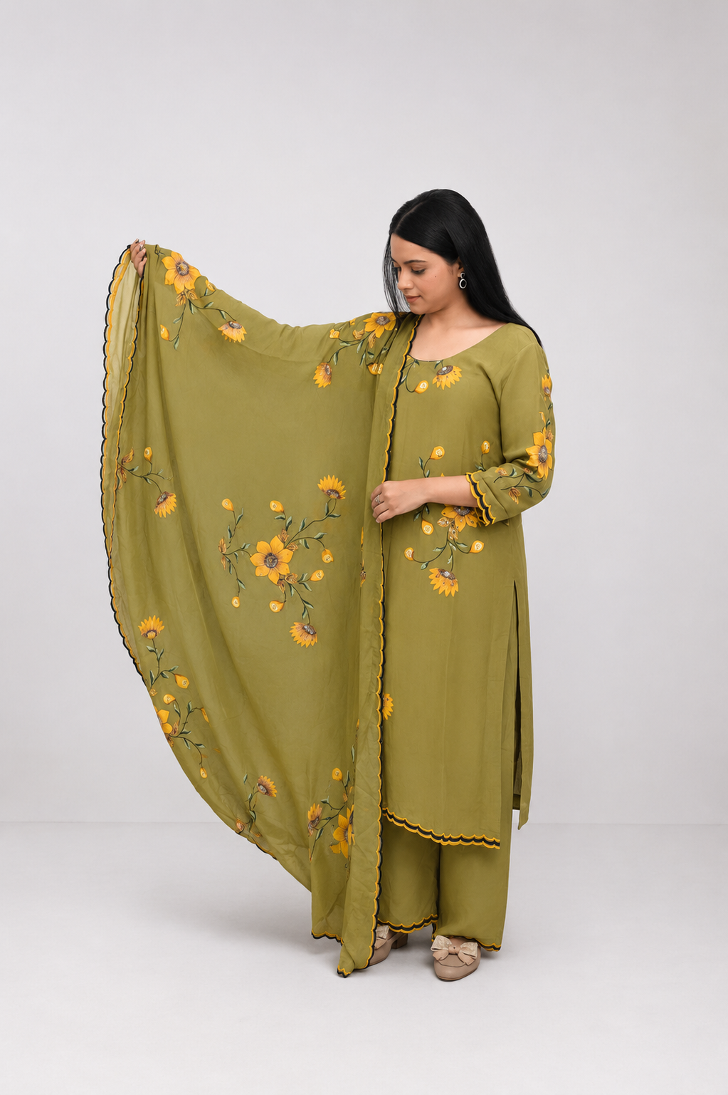 The Golden Sunflower | सुनहरी सूरजमुखी – 3-पीस सूट सेट
